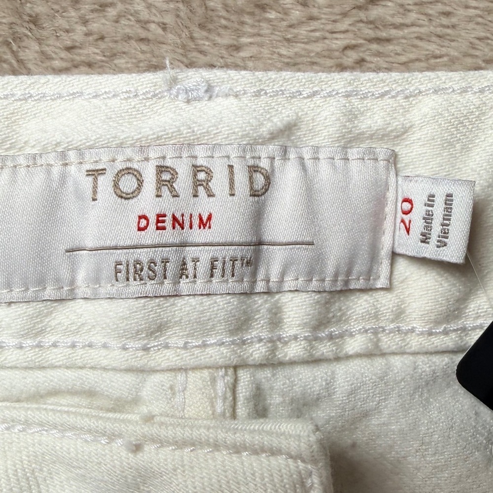 Torrid First At Fit White Distressed Denim Shorts Plus Size 20 Button Fly Summer - Picture 3 of 5